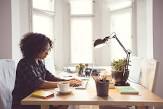 make money with link post blogging - lady at desk